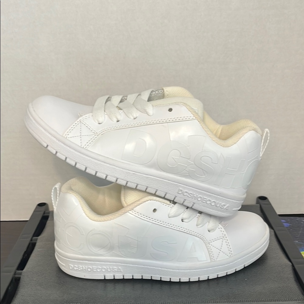 DC (NWOB) Classic White Skate Shoes-neon - Picture 7 of 11